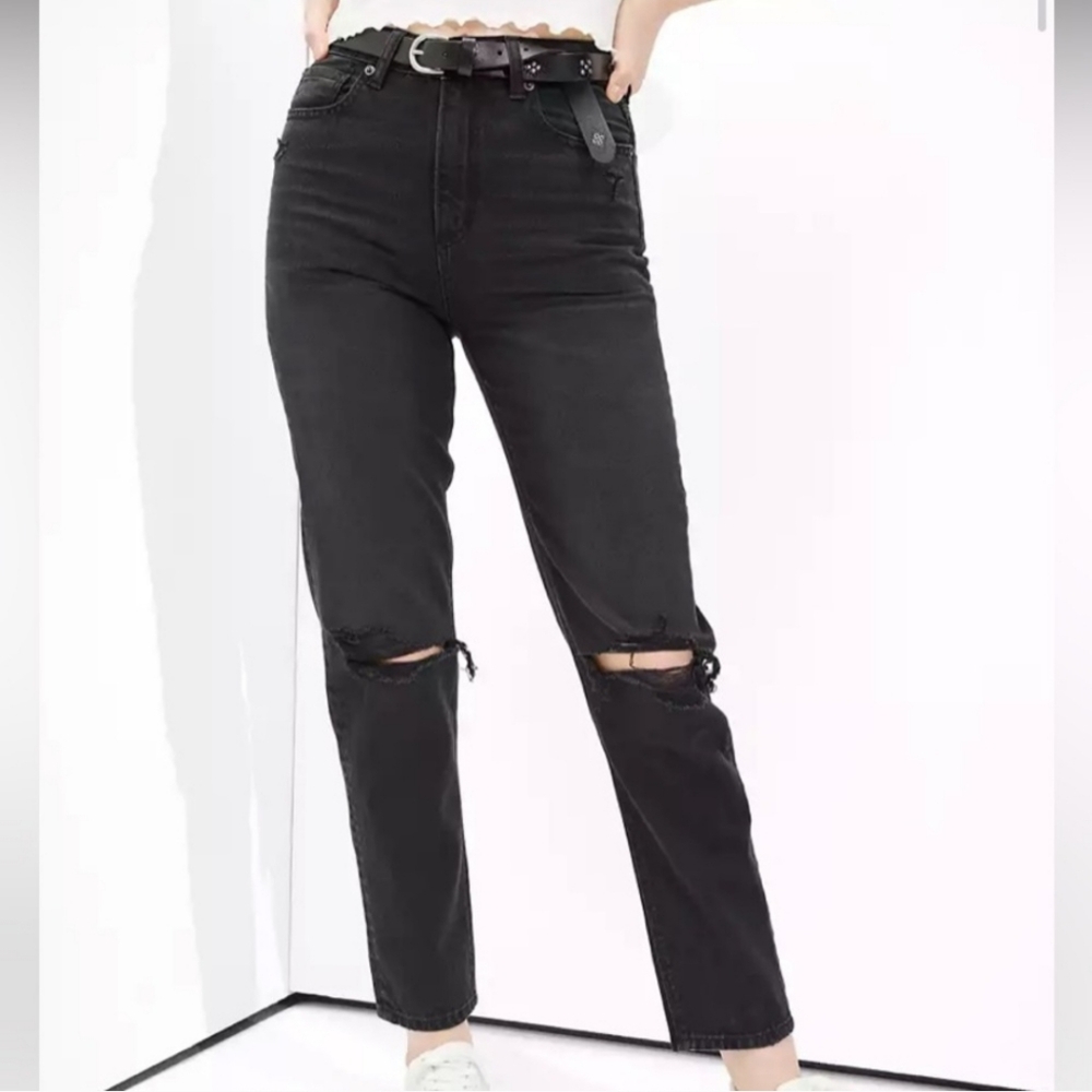 American Eagle Highest Rise Mom Jean in Black size 10